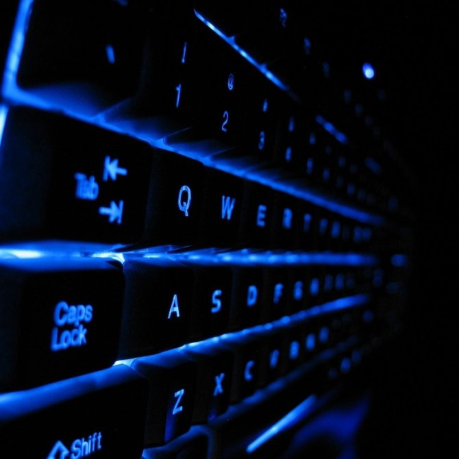 Teclado de computador com luz led azul