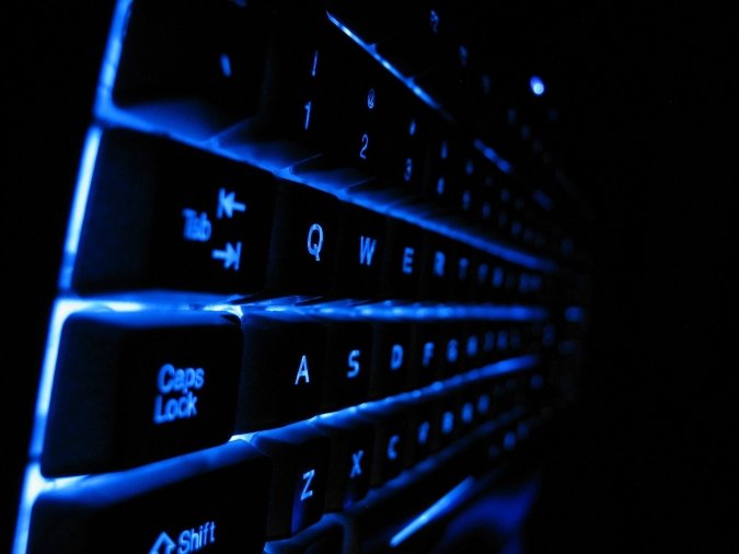 Teclado de computador com luz led azul