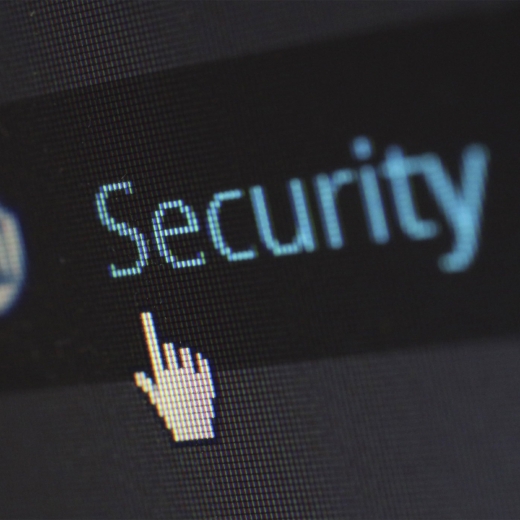 A palavra Security com o ponteiro de um mouse em uma tela digital